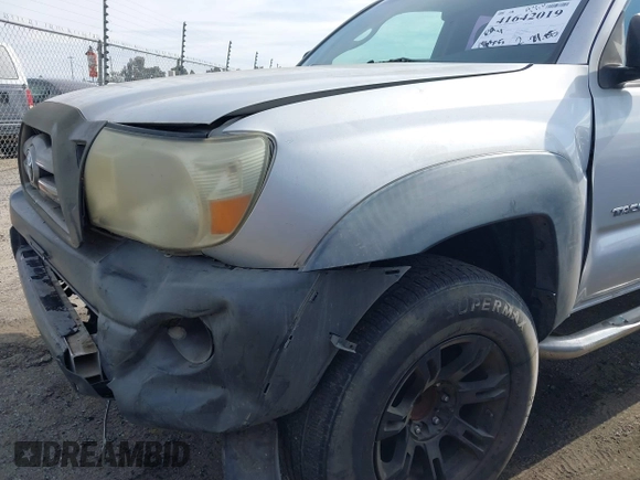 2010 Toyota Tacoma PreRunner z VIN 5TEJU4GN0AZ730557, wystawiony jako IAAI lot #41642019 z przebiegiem 196 355 mil mil oraz . Historia ofert i sprzedaży dostępna na DreamBid. Obrazek 17.