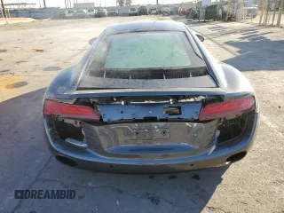 2017 Audi R8 z VIN WUAKBAFX6H7903367, wystawiony jako Copart lot #83113234 z przebiegiem 14 352 mil mil oraz Szkody całkowita. Historia ofert i sprzedaży dostępna na DreamBid. Obrazek 6.