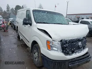 2018 Nissan NV Cargo S z VIN 1N6BF0KM1JN819141, wystawiony jako IAAI lot #41536219 z przebiegiem 176 575 mil mil oraz . Historia ofert i sprzedaży dostępna na DreamBid. Obrazek 1.