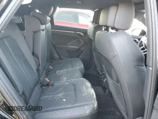 2024 Audi Q3 S line Premium Plus z VIN WA1EECF30R1112003, wystawiony jako Copart lot #46342255 z przebiegiem 5444 mil mil oraz Szkody całkowita. Historia ofert i sprzedaży dostępna na DreamBid. Obrazek 11.