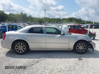 2006 Chrysler 300 Touring z VIN 2C3KA53G86H109231, wystawiony jako IAAI lot #42299031 z przebiegiem Nie podano mil oraz . Historia ofert i sprzedaży dostępna na DreamBid. Obrazek 12.