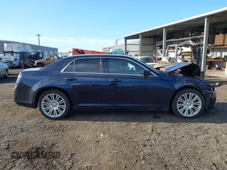 2011 Chrysler 300 Limited z VIN 2C3CA5CG3BH573543, wystawiony jako IAAI lot #41862364 z przebiegiem 165 573 mil mil oraz . Historia ofert i sprzedaży dostępna na DreamBid. Obrazek 13.