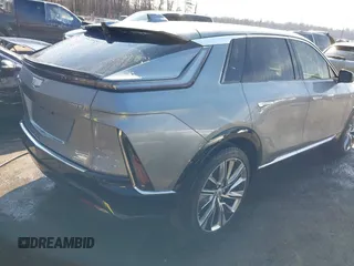 2024 Cadillac LYRIQ Luxury z VIN 1GYKPSRL3RZ107978, wystawiony jako IAAI lot #41509419 z przebiegiem 10 233 mil mil oraz . Historia ofert i sprzedaży dostępna na DreamBid. Obrazek 4.