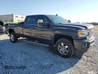 2015 GMC Sierra 3500HD Denali z VIN 1GT424E86FF533171, wystawiony jako Copart lot #74837874 z przebiegiem 128 234 mil mil oraz Szkoda całkowita • Salvage title. Historia ofert i sprzedaży dostępna na DreamBid. Obrazek 4.
