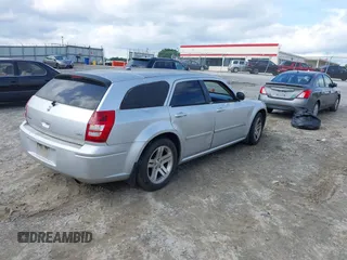 2007 Dodge Magnum z VIN 2D4FV47VX7H899799, wystawiony jako IAAI lot #42368907 z przebiegiem 209 558 mil mil oraz . Historia ofert i sprzedaży dostępna na DreamBid. Obrazek 4.