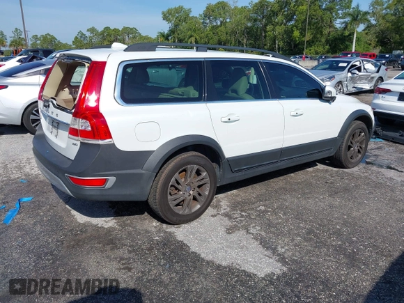 2014 Volvo XC70 3.2L with VIN YV4952BZ5E1186231, listed as a IAAI auction lot 41875901 with 109,875 mi miles and . Bid and sale history available at DreamBid. Image 4.