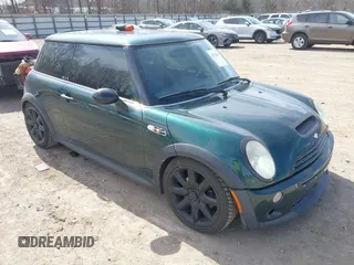 2004 MINI Hardtop S z VIN WMWRE33494TD82400, wystawiony jako IAAI lot #41728930 z przebiegiem 172 887 mil mil oraz . Historia ofert i sprzedaży dostępna na DreamBid. Obrazek 1.