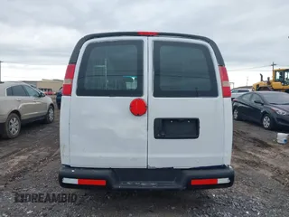 2013 Chevrolet Express Cargo z VIN 1GCSGAFX0D1171717, wystawiony jako IAAI lot #41996946 z przebiegiem 198 354 mil mil oraz . Historia ofert i sprzedaży dostępna na DreamBid. Obrazek 17.