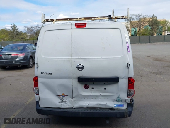 2017 Nissan NV200 S z VIN 3N6CM0KN8HK708136, wystawiony jako IAAI lot #42044129 z przebiegiem 159 517 mil mil oraz . Historia ofert i sprzedaży dostępna na DreamBid. Obrazek 16.