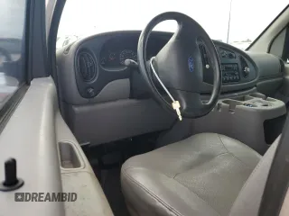 2000 Ford Econoline Passenger XL with VIN 1FBSS31L1YHB80264, listed as a Copart auction lot 74762814 with 61,702 mi miles and Salvage Title. Bid and sale history available at DreamBid. Image 8.