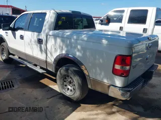 2006 Ford F-150 XLT z VIN 1FTPW12V96KD74745, wystawiony jako IAAI lot #42618406 z przebiegiem 222 461 mil mil oraz . Historia ofert i sprzedaży dostępna na DreamBid. Obrazek 3.