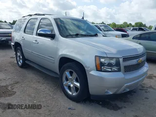 2014 Chevrolet Tahoe LTZ z VIN 1GNSCCE03ER146431, wystawiony jako IAAI lot #42420315 z przebiegiem 197 950 mil mil oraz . Historia ofert i sprzedaży dostępna na DreamBid. Obrazek 1.