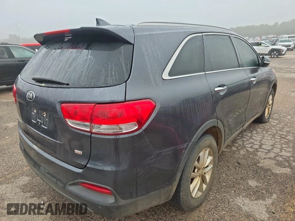 2018 Kia Sorento LX with VIN 5XYPG4A36JG388342, listed as a Copart auction lot 55706225 with 136,445 mi miles and Clean Title. Bid and sale history available at carsss.com. Image 4.