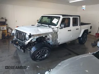 2020 Jeep Gladiator Overland with VIN 1C6HJTFG7LL139896, listed as a IAAI auction lot 41347570 with 98,484 mi miles and . Bid and sale history available at DreamBid. Image 2.