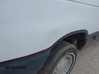 1995 Ford Econoline Cargo z VIN 1FMEE11N5SHA13642, wystawiony jako IAAI lot #42259712 z przebiegiem 158 293 mil mil oraz . Historia ofert i sprzedaży dostępna na DreamBid. Obrazek 13.