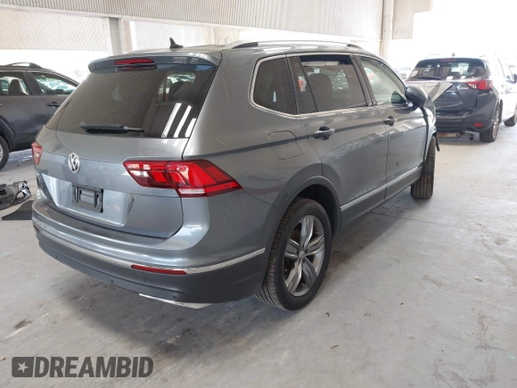 2020 Volkswagen Tiguan SE z VIN 3VV3B7AX0LM007612, wystawiony jako IAAI lot #42275320 z przebiegiem 44 254 mil mil oraz . Historia ofert i sprzedaży dostępna na DreamBid. Obrazek 4.