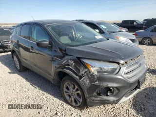 2017 Ford Escape SE z VIN 1FMCU0GD3HUF08778, wystawiony jako Copart lot #58224765 z przebiegiem 67 211 mil mil oraz Szkoda całkowita • Salvage title. Historia ofert i sprzedaży dostępna na DreamBid. Obrazek 4.
