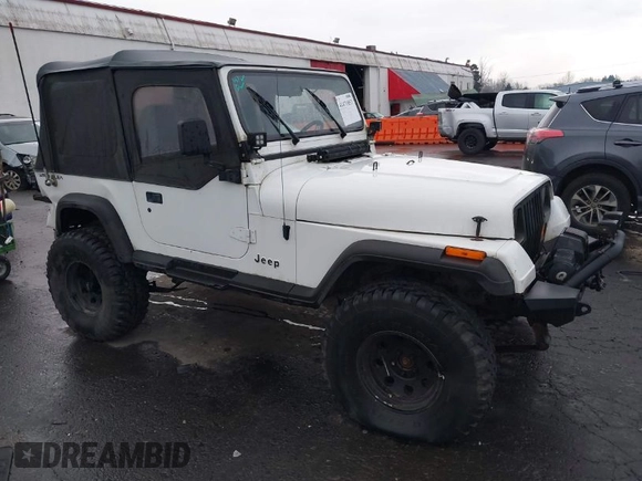 1992 Jeep Wrangler with VIN 2J4FY29S8NJ549602, listed as a IAAI auction lot 41471853 with 324,194 mi miles. Bid and sale history available at carsss.com. Image 1.