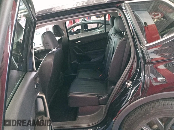 2024 Volkswagen Tiguan SE z VIN 3VV3B7AX4RM076330, wystawiony jako IAAI lot #42752482 z przebiegiem 25 282 mil mil oraz . Historia ofert i sprzedaży dostępna na DreamBid. Obrazek 6.