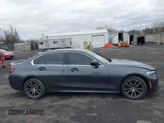 2021 BMW 3 Series 330i xDrive z VIN 3MW5R7J03M8B73085, wystawiony jako IAAI lot #42022710 z przebiegiem 49 489 mil mil oraz . Historia ofert i sprzedaży dostępna na DreamBid. Obrazek 13.