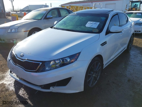 2013 Kia Optima SX w/Limited Pkg with VIN 5XXGR4A61DG112602, listed as a IAAI auction lot 41847204 with 197,828 mi miles. Bid and sale history available at carsss.com. Image 17.