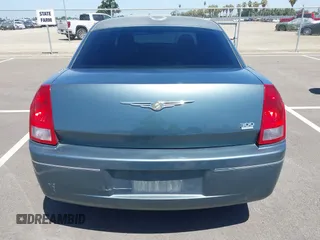 2005 Chrysler 300 Touring z VIN 2C3AA53G65H597685, wystawiony jako IAAI lot #42281352 z przebiegiem 152 967 mil mil oraz . Historia ofert i sprzedaży dostępna na DreamBid. Obrazek 16.