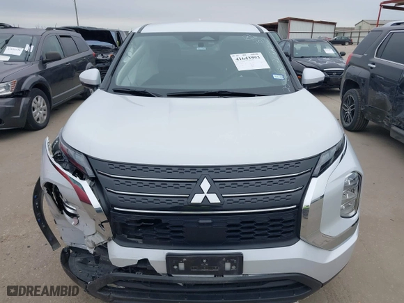 2024 Mitsubishi Outlander ES with VIN JA4J3UA86RZ007013, listed as a IAAI auction lot 41643993 with 106,572 mi miles. Bid and sale history available at carsss.com. Image 12.