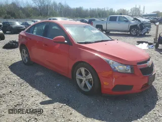 2014 Chevrolet Cruze 2LT z VIN 1G1PE5SB5E7296006, wystawiony jako Copart lot #49994605 z przebiegiem 83 265 mil mil oraz Szkoda całkowita • Salvage title. Historia ofert i sprzedaży dostępna na DreamBid. Obrazek 4.