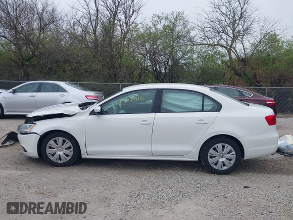 2014 Volkswagen Jetta SE z VIN 3VWD17AJ8EM211169, wystawiony jako IAAI lot #41978416 z przebiegiem 141 545 mil mil oraz . Historia ofert i sprzedaży dostępna na DreamBid. Obrazek 15.