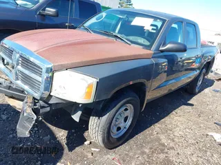 2006 Dodge Dakota ST z VIN 1D7HE28K76S560008, wystawiony jako IAAI lot #42176260 z przebiegiem 199 518 mil mil oraz . Historia ofert i sprzedaży dostępna na DreamBid. Obrazek 2.