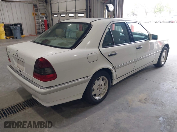 1998 Mercedes-Benz C 230/260/280/320 с VIN WDBHA23G4WA593965, выставлен на аукционе IAAI как лот 42104578 с пробегом 268 327 миль миль и . История ставок и продаж доступна на DreamBid. Изображение 4.