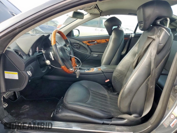 2011 Mercedes-Benz SL 550 z VIN WDBSK7BA8BF164435, wystawiony jako Copart lot #61465885 z przebiegiem 67 462 mil mil oraz Szkoda całkowita • Salvage title. Historia ofert i sprzedaży dostępna na DreamBid. Obrazek 7.
