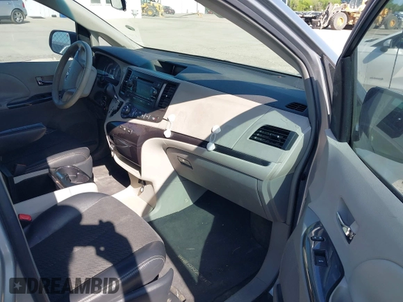 2011 Toyota Sienna SE with VIN 5TDXK3DC8BS131434, listed as a IAAI auction lot 42002675 with 209,396 mi miles. Bid and sale history available at carsss.com. Image 5.