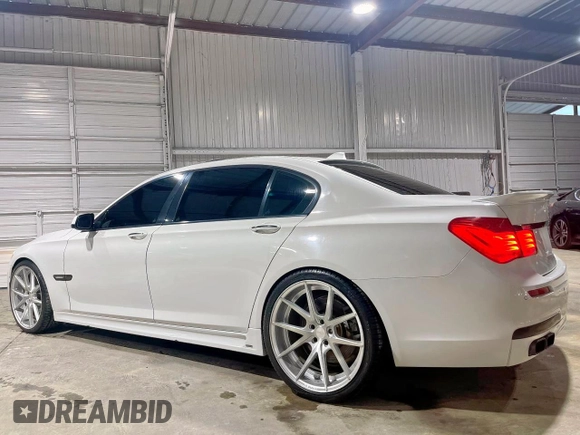 2010 BMW 7 Series 750Li с VIN WBAKB8C58ACY64395, выставлен на аукционе Copart как лот 59821335 с пробегом 137 375 миль миль и Списание • Salvage title. История ставок и продаж доступна на DreamBid. Изображение 3.