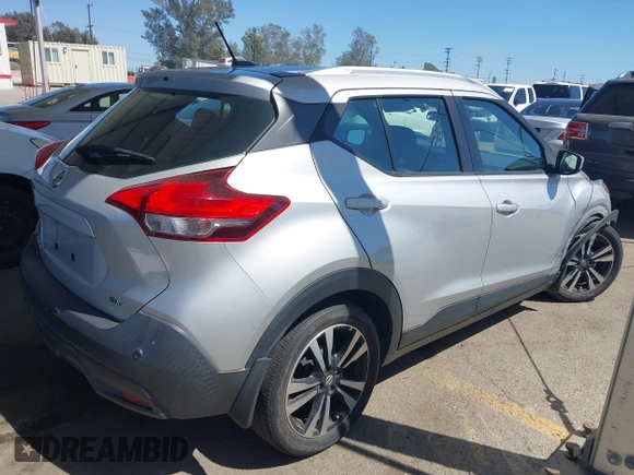 2020 Nissan Kicks SV z VIN 3N1CP5CV2LL538187, wystawiony jako IAAI lot #42225191 z przebiegiem 41 901 mil mil oraz . Historia ofert i sprzedaży dostępna na DreamBid. Obrazek 4.