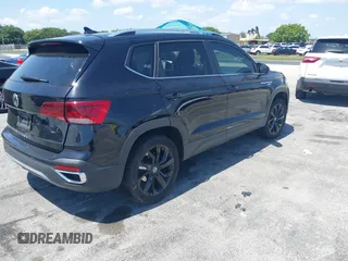 2024 Volkswagen Taos SE z VIN 3VVEX7B20RM047467, wystawiony jako IAAI lot #42290021 z przebiegiem 4 345 mil mil oraz . Historia ofert i sprzedaży dostępna na DreamBid. Obrazek 4.