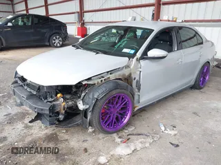 2012 Volkswagen Jetta GLI Autobahn z VIN 3VW567AJ1CM460223, wystawiony jako IAAI lot #41712037 z przebiegiem 132 172 mil mil oraz . Historia ofert i sprzedaży dostępna na DreamBid. Obrazek 2.