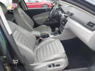 2006 Volkswagen Passat 3.6L V6 с VIN WVWCU73C96E215940, выставлен на аукционе IAAI как лот 42257810 с пробегом 102 795 миль миль и . История ставок и продаж доступна на DreamBid. Изображение 5.