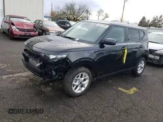 2025 Kia Soul LX with VIN KNDJ23AU8S7924178, listed as a Copart auction lot 82247894 with 7,604 mi miles and Salvage Title. Bid and sale history available at carsss.com. Image 1.