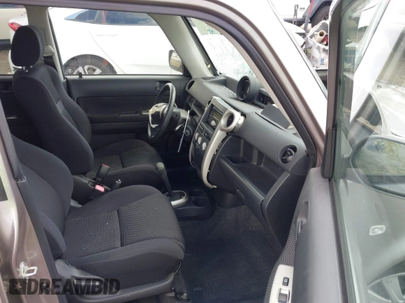 2005 Scion xB z VIN JTLKT324654007931, wystawiony jako IAAI lot #41798184 z przebiegiem 163 769 mil mil oraz . Historia ofert i sprzedaży dostępna na DreamBid. Obrazek 5.