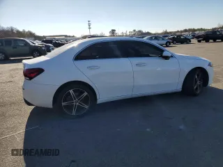 2022 Mercedes-Benz A 220 z VIN W1K3G4FB6NJ349440, wystawiony jako Copart lot #80438744 z przebiegiem 28 483 mil mil oraz Szkoda całkowita • Salvage title. Historia ofert i sprzedaży dostępna na DreamBid. Obrazek 3.
