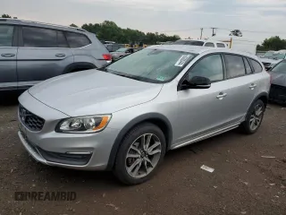 2015 Volvo V60 Cross Country T5 with VIN YV4612HK1F1000467, listed as a Copart auction lot 62990444 with 72,119 mi miles and Salvage Title. Bid and sale history available at carsss.com. Image 1.