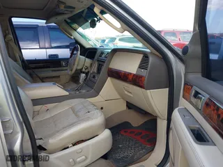 2004 Lincoln Navigator Luxury with VIN 5LMFU27R94LJ26403, listed as a IAAI auction lot 41714894 with 245,501 mi miles. Bid and sale history available at carsss.com. Image 5.