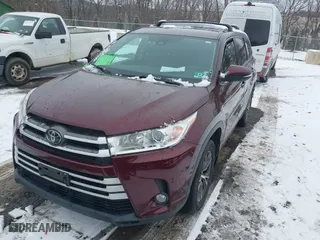 2018 Toyota Highlander LE with VIN 5TDBZRFH6JS903123, listed as a IAAI auction lot 41564004 with 109,852 mi miles. Bid and sale history available at carsss.com. Image 17.