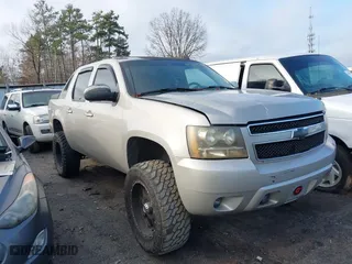 2007 Chevrolet Avalanche LT w/3LT with VIN 3GNEC12J77G322298, listed as a IAAI auction lot 41518993 with 181,211 mi miles. Bid and sale history available at carsss.com. Image 1.