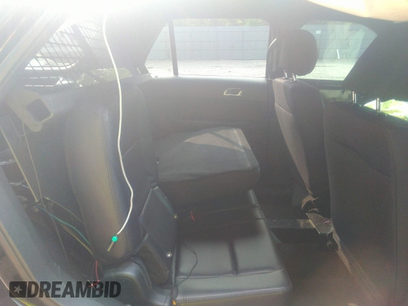 2017 Ford Police Interceptor Utility z VIN 1FM5K8AR9HGA24386, wystawiony jako IAAI lot #37197888 z przebiegiem 80 013 mil mil oraz . Historia ofert i sprzedaży dostępna na DreamBid. Obrazek 8.