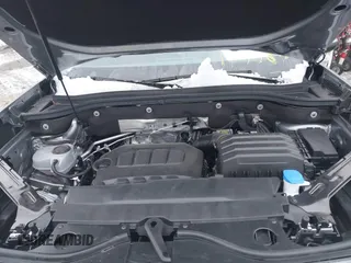 2024 Volkswagen Atlas SE z VIN 1V2HR2CA5RC573575, wystawiony jako IAAI lot #41508927 z przebiegiem 2 647 mil mil oraz . Historia ofert i sprzedaży dostępna na DreamBid. Obrazek 10.