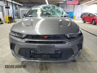 2024 Dodge Hornet GT Plus z VIN ZACNDFBN7R3A12165, wystawiony jako Copart lot #49233215 z przebiegiem Nie podano mil oraz Szkody całkowita. Historia ofert i sprzedaży dostępna na DreamBid. Obrazek 5.