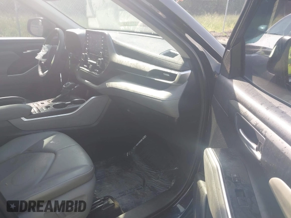 2021 Toyota Highlander XLE with VIN 5TDHZRBH3MS523919, listed as a IAAI auction lot 42264788 with 175,450 mi miles and . Bid and sale history available at DreamBid. Image 5.