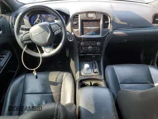 2019 Chrysler 300 S z VIN 2C3CCAGG5KH569376, wystawiony jako Copart lot #60175245 z przebiegiem 67 981 mil mil oraz Szkoda całkowita • Salvage title. Historia ofert i sprzedaży dostępna na DreamBid. Obrazek 8.